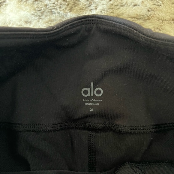 Lace up Alo biker shorts - Picture 2 of 3